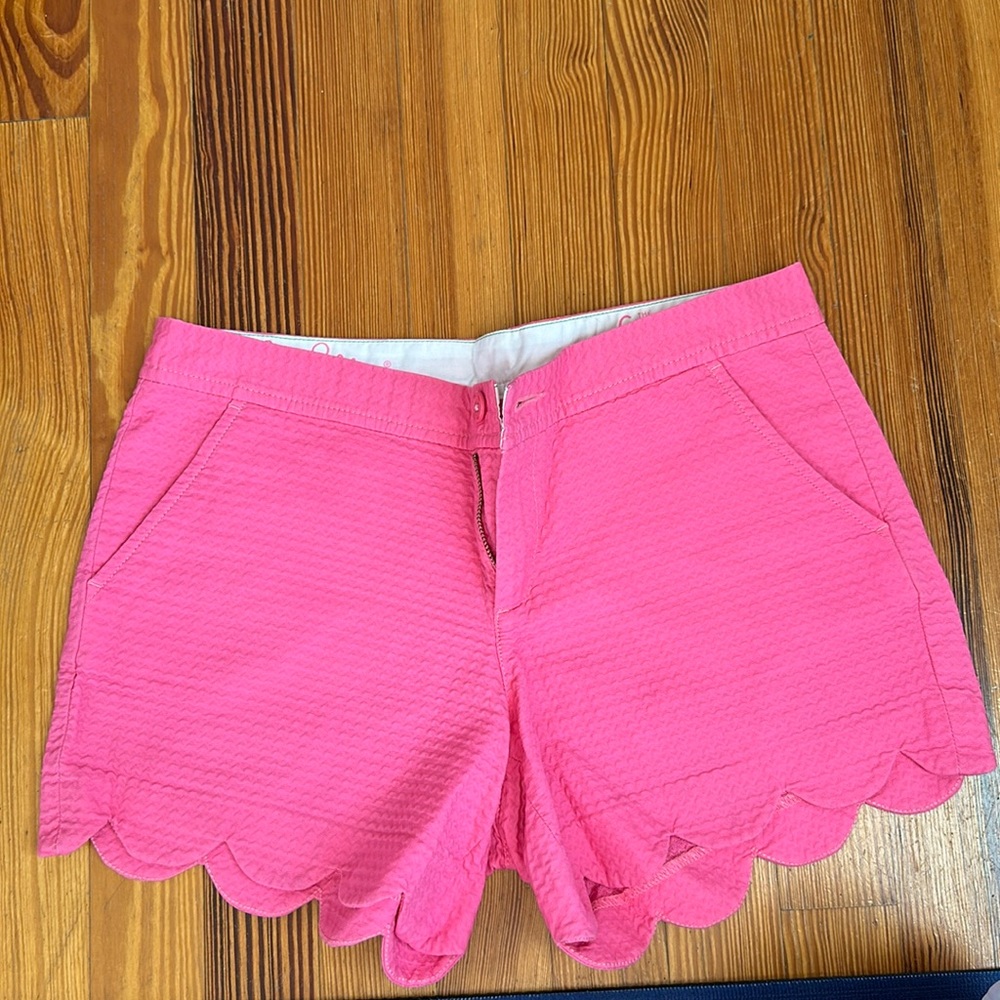 Lilly Pulitzer, hot pink scallop shorts